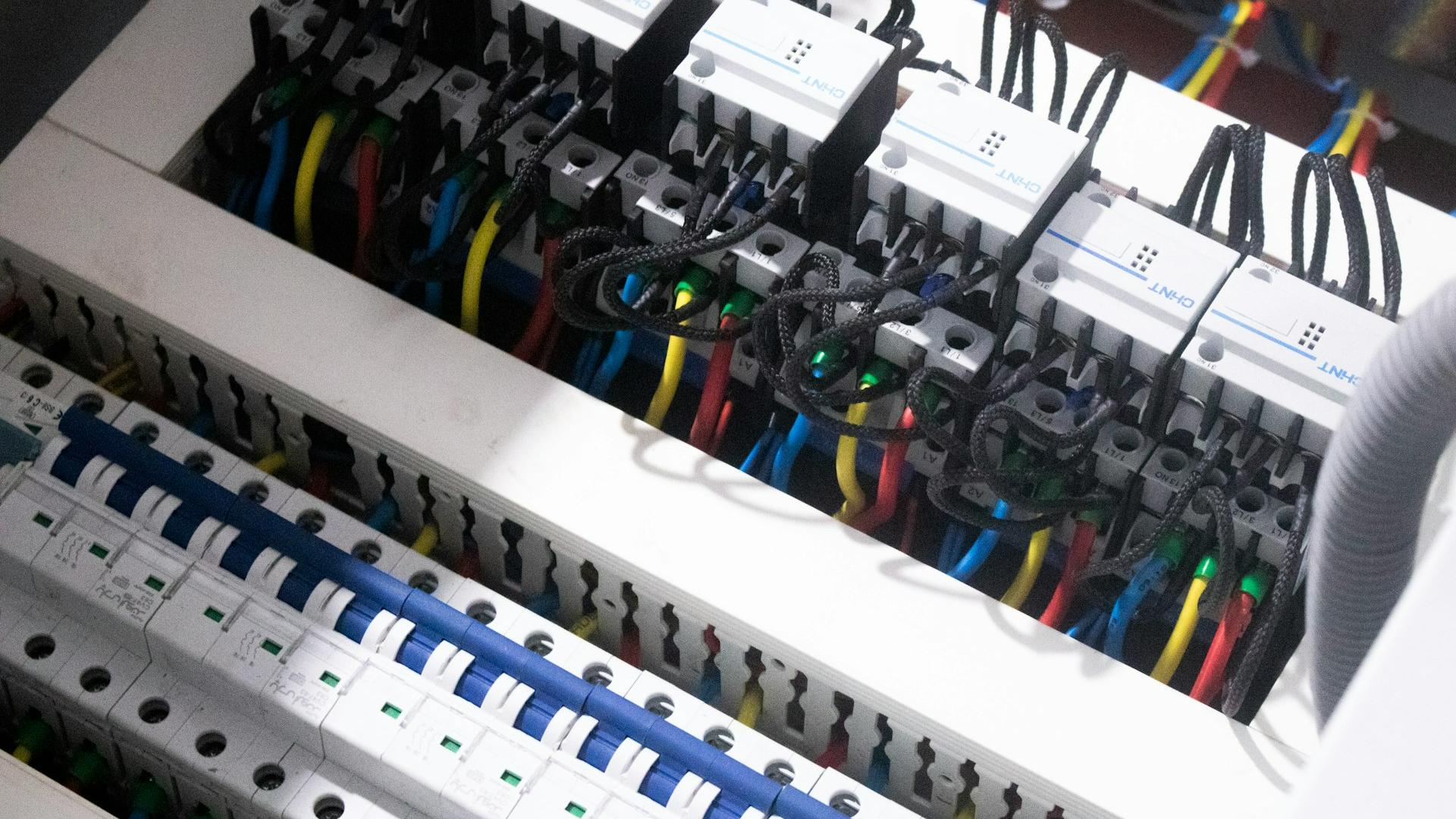 a bunch of wires are plugged into a switch box